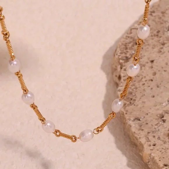 NEW PEARL CHOKER 18K GOLD CHAIN NECKLACE, NICE NECKLACE, CUTE NECKLACE. - Picture 4 of 5